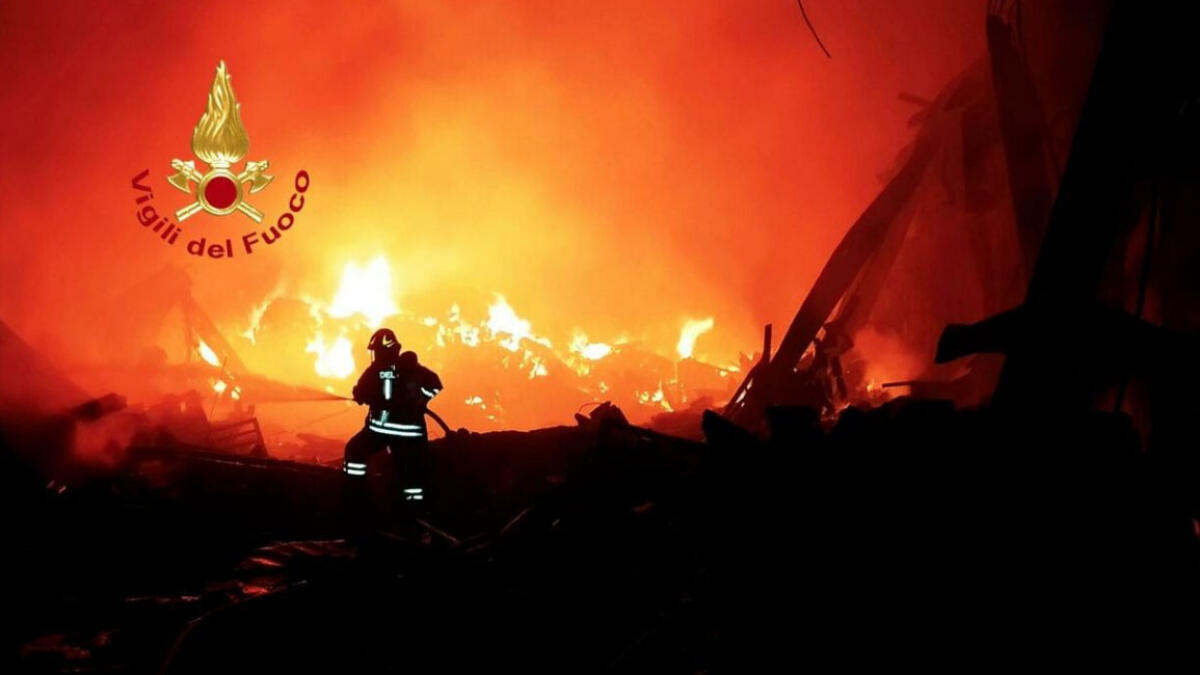 Vasto incendio nella stazione ferroviaria - 
