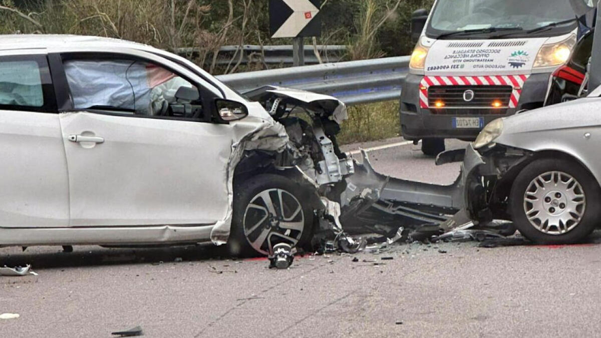 Una donna muore in un incidente sulla Statale, ci sono feriti gravi - 