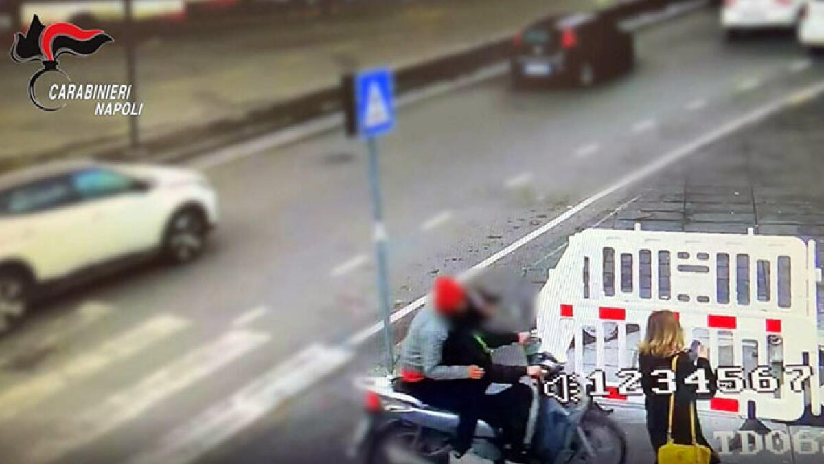 Scappa dai rapinatori, ma se li ritrova di nuovo davanti - 