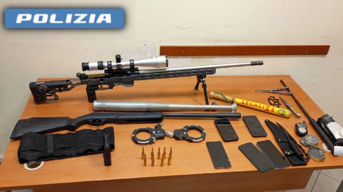 Nasconde un arsenale in casa - 