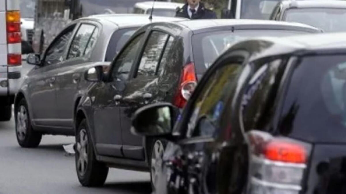 Strano furto: 30enne ruba la targa di un taxi - 