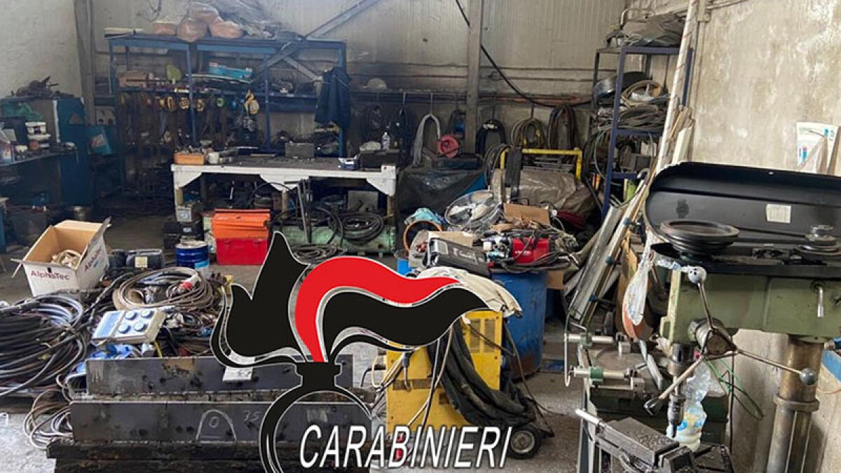 Smontano auto rubate, due arresti a Sarno - 