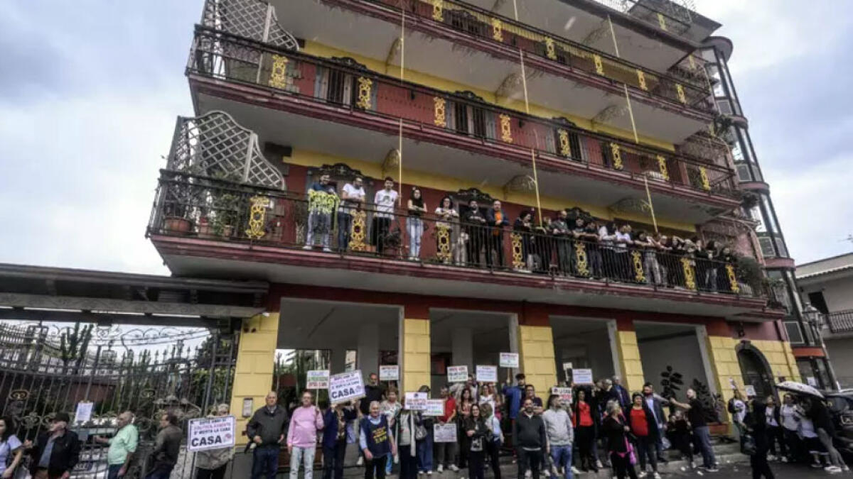 Palazzina da abbattere, in 300 barricati contro le ruspe - 