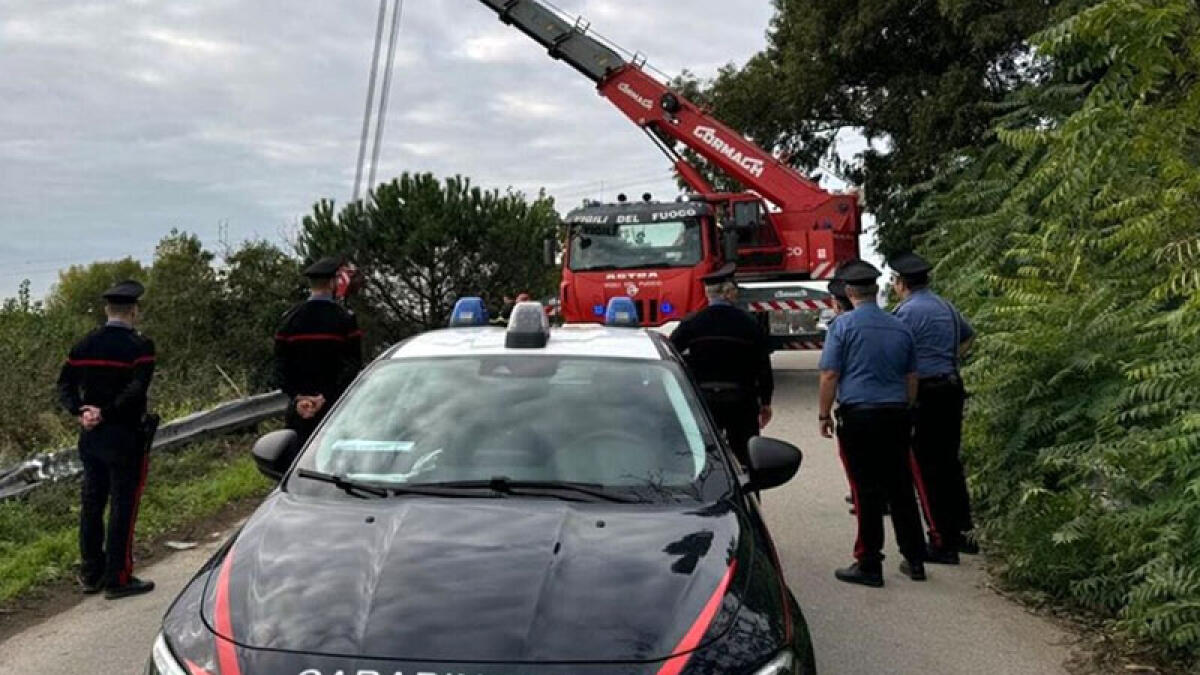 Precipita per 15 metri con il camion, recuperato dopo una notte di soccorsi - 