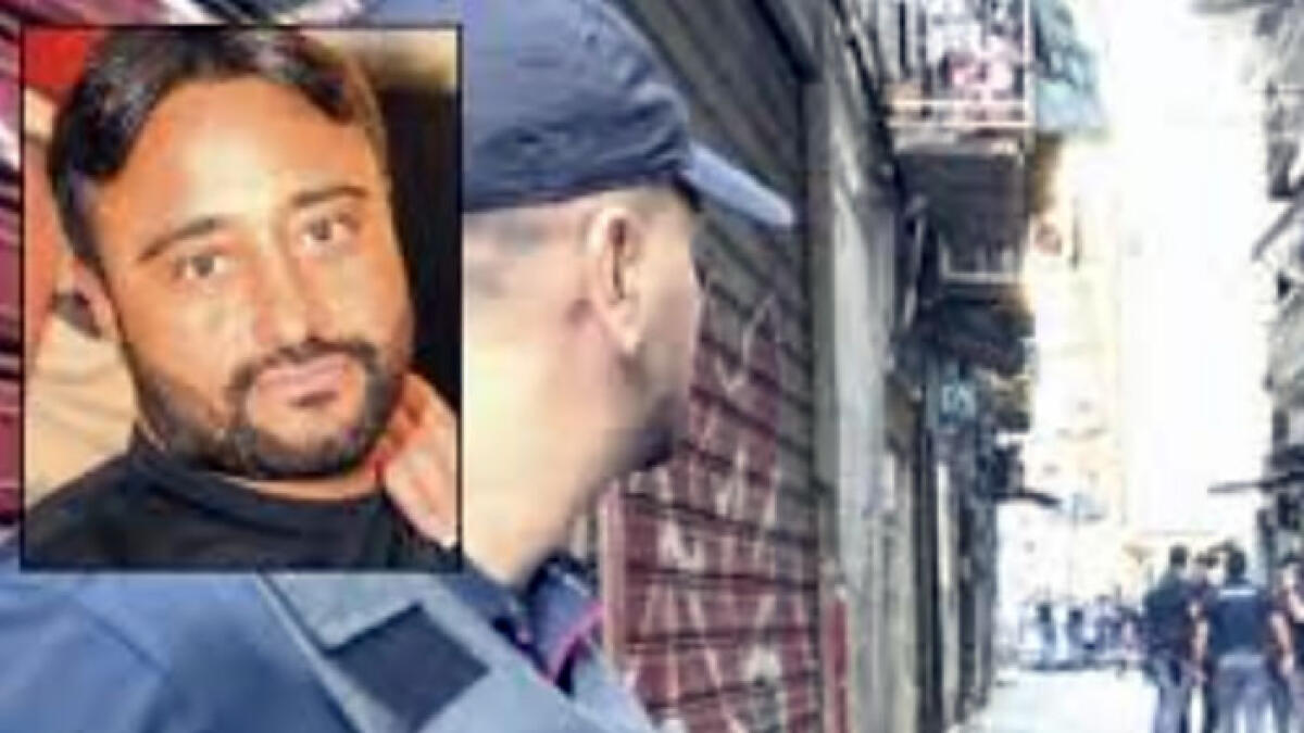 Debito di 5000 euro, lo uccidono davanti al figlioletto - 