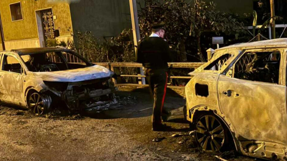 Incendio distrugge due auto - 