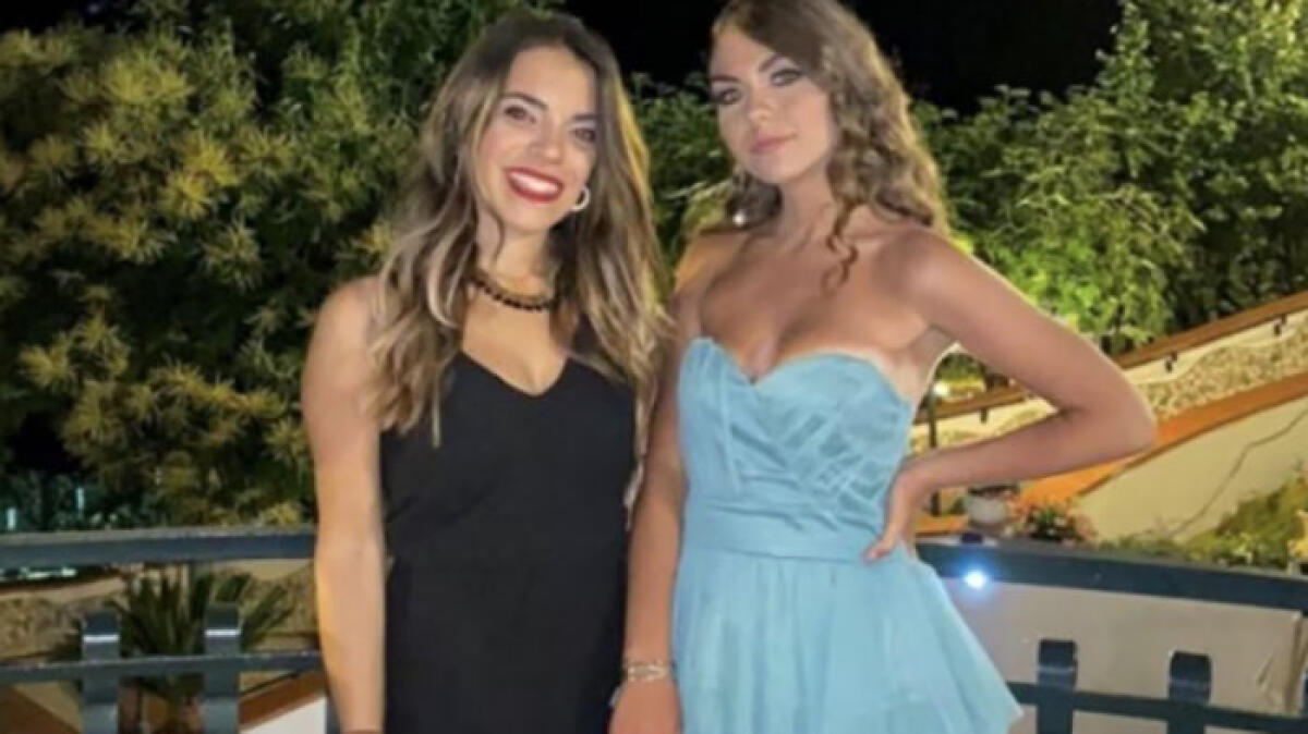 Salvò l'amica perdendo la gamba, si laureano insieme - 