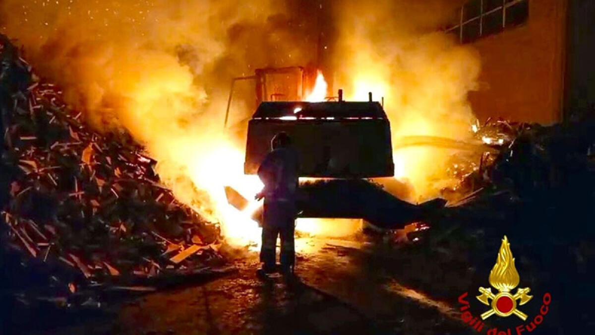 Fabbrica di pellet distrutta dalle fiamme - 