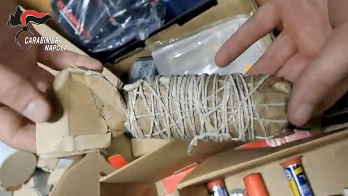 Ecco i primi botti di Capodanno, sequestrata anche la bomba del 2025 - 