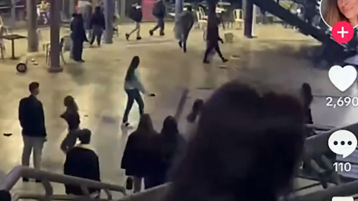 Ragazzino accoltellato al fegato al centro commerciale, il padre: "Colpito senza motivo" - 