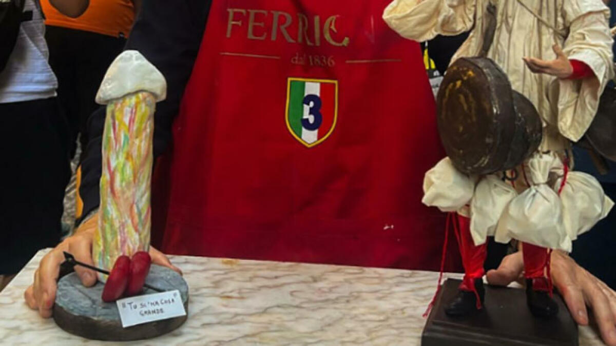 Il "Pulcinella di Pesce" spopola tra i turisti e anche sul presepe - 
