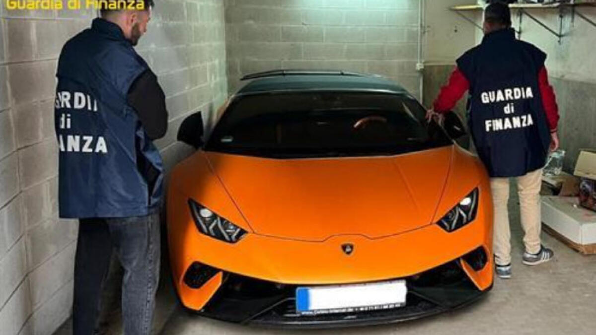 Sequestrato patrimonio dei boss di camorra: c'è una scuderia di auto di lusso - 