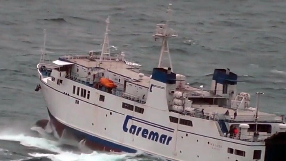 Capri investita da una violenta mareggiata - 