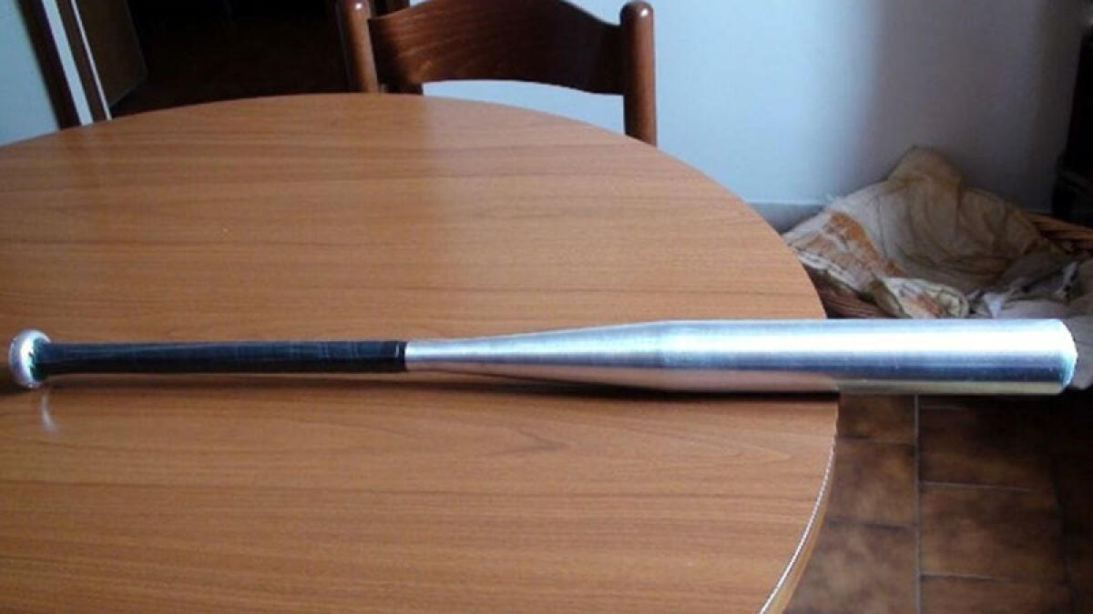 Ragazzini in giro nei Paesi Vesuviani con una mazza da baseball e noccoliera - 