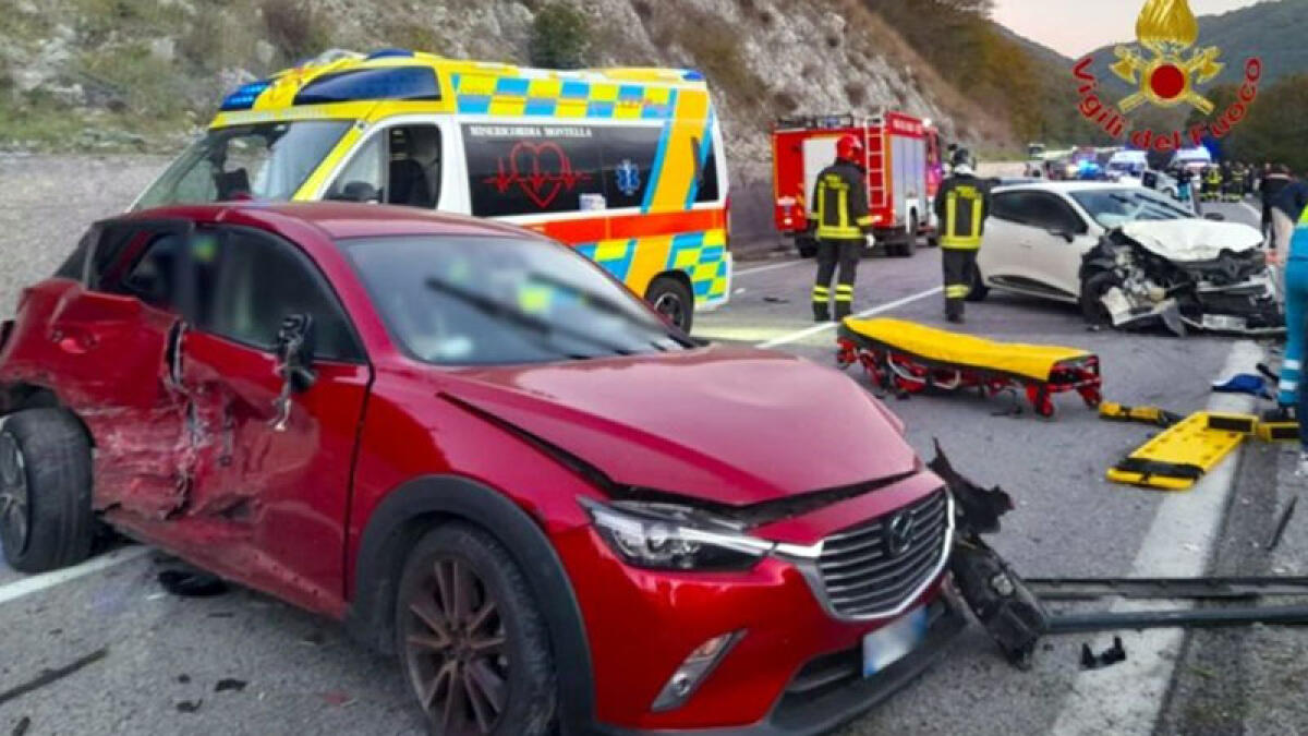Incidente tra 5 auto sulla Statale: 11 feriti - 