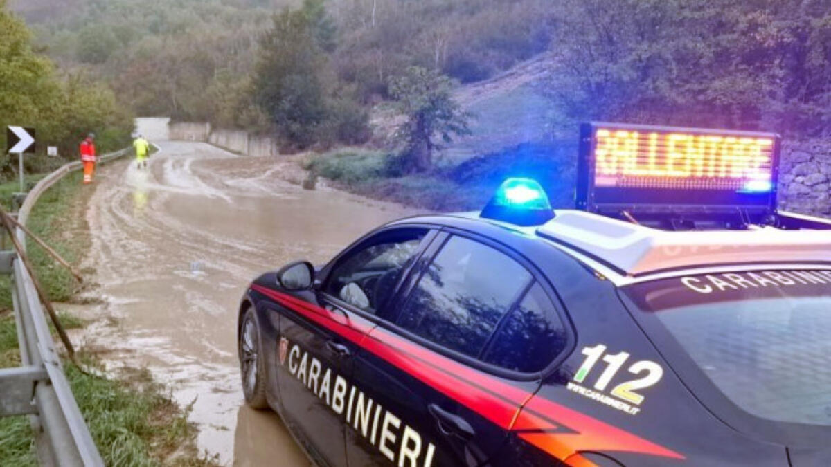 Cede la condotta dell'acqua e frana la Statale - 