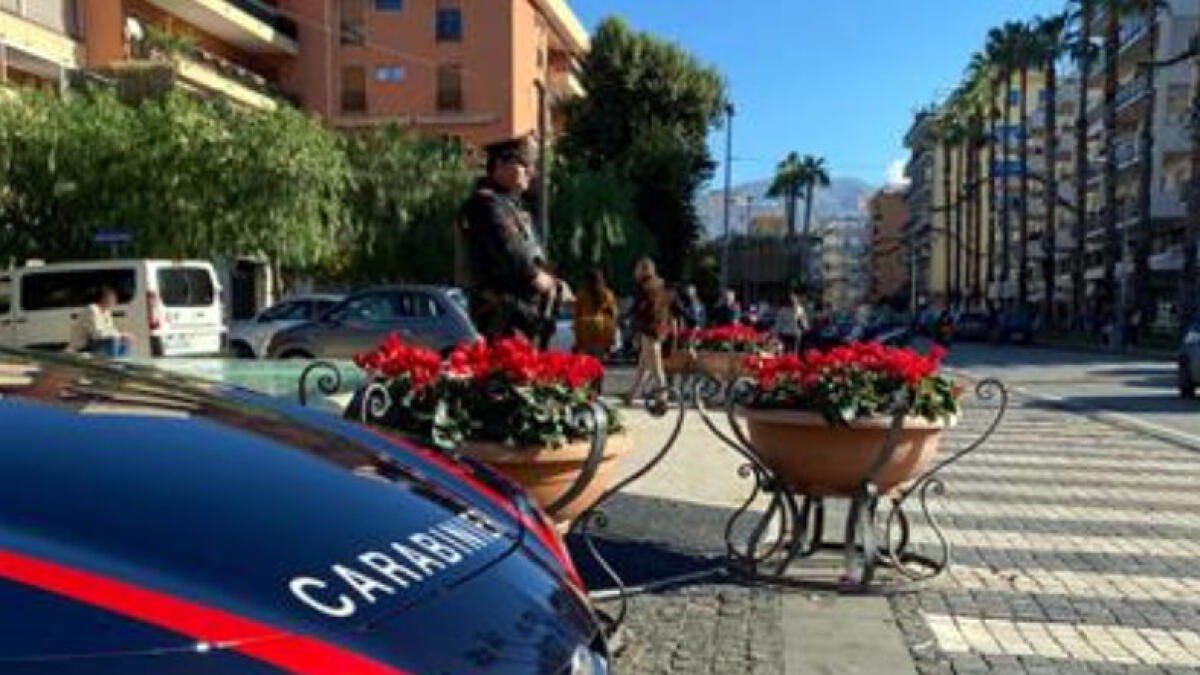 Accerchiato dal branco e massacrato, presi sei giovanissimi della "Sorrento bene" - 