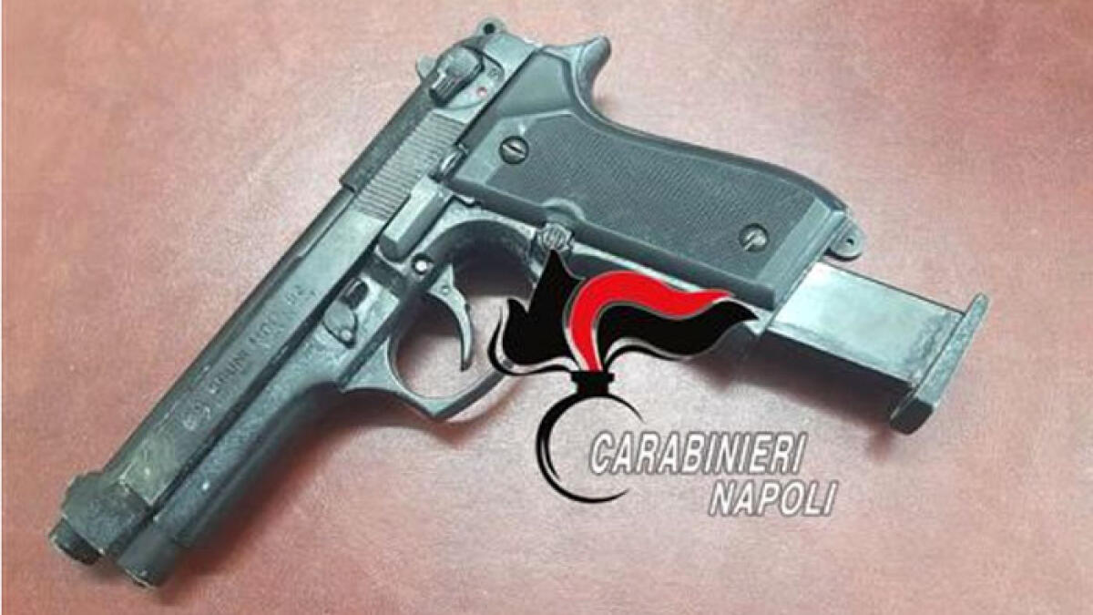 Pistola col colpo in canna, arresti a Brusciano - 