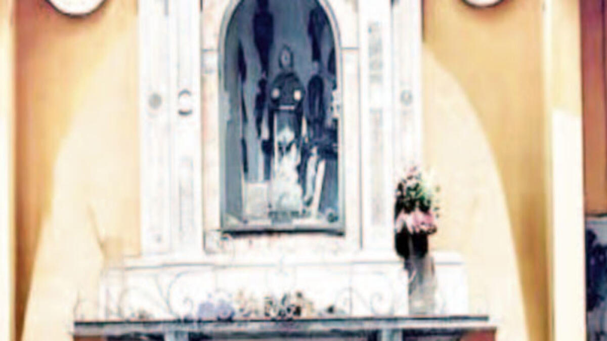 Statuetta rubata da un'edicola votiva - 