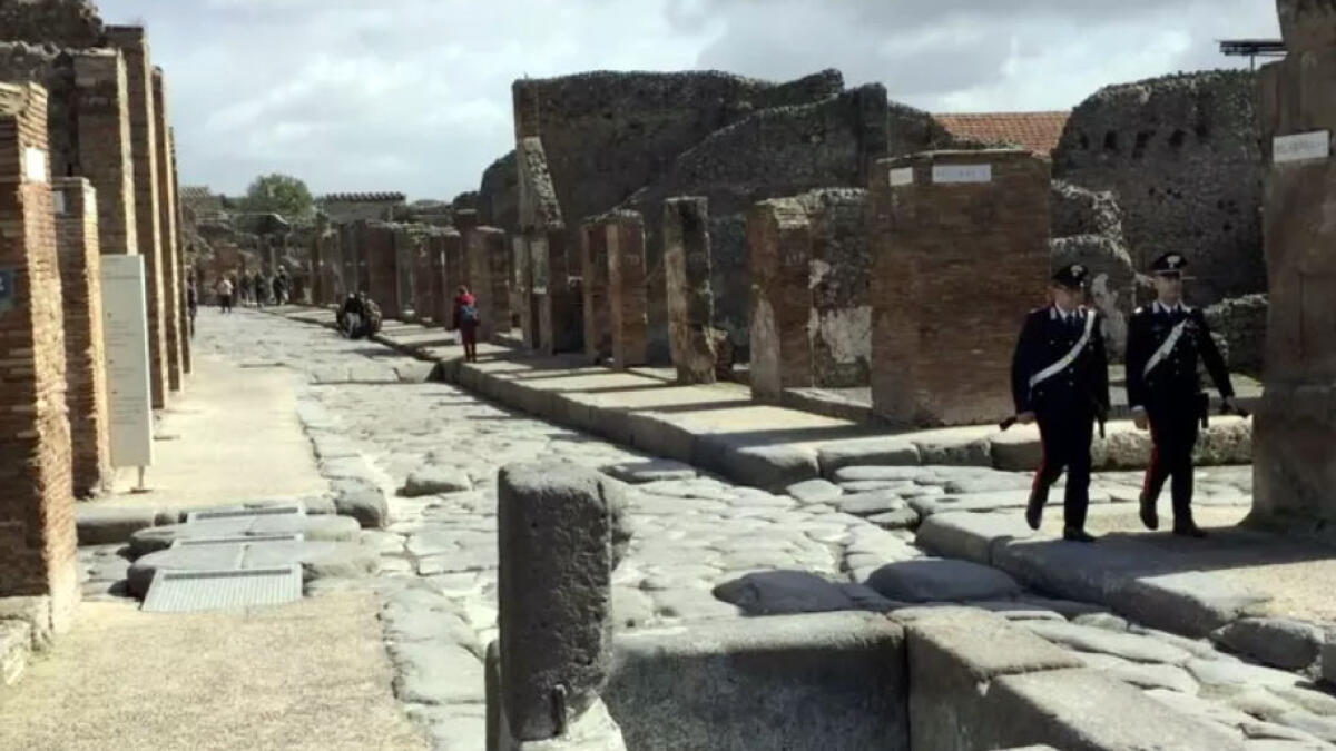 Turista scavalca ed entra di notte negli Scavi di Pompei - 