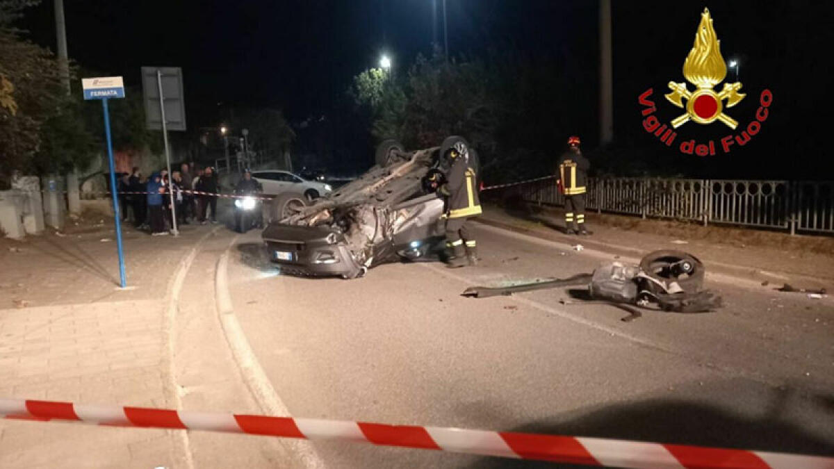 Evita uno scooter e si ribalta con la Jeep - 