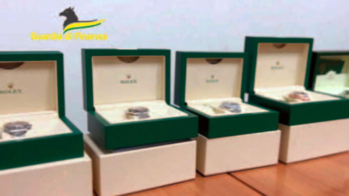 Sequestro da 2,2 milioni e 8 Rolex a un'azienda di Marigliano - 