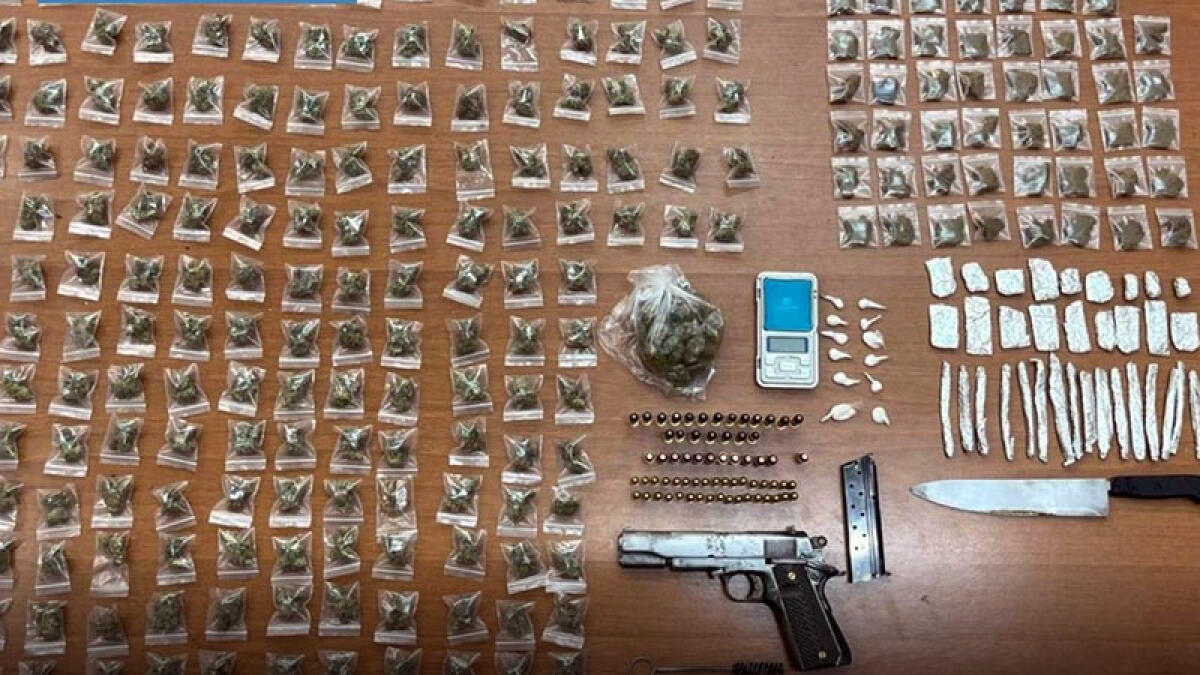 Donna nasconde centinaia di dosi in casa - 