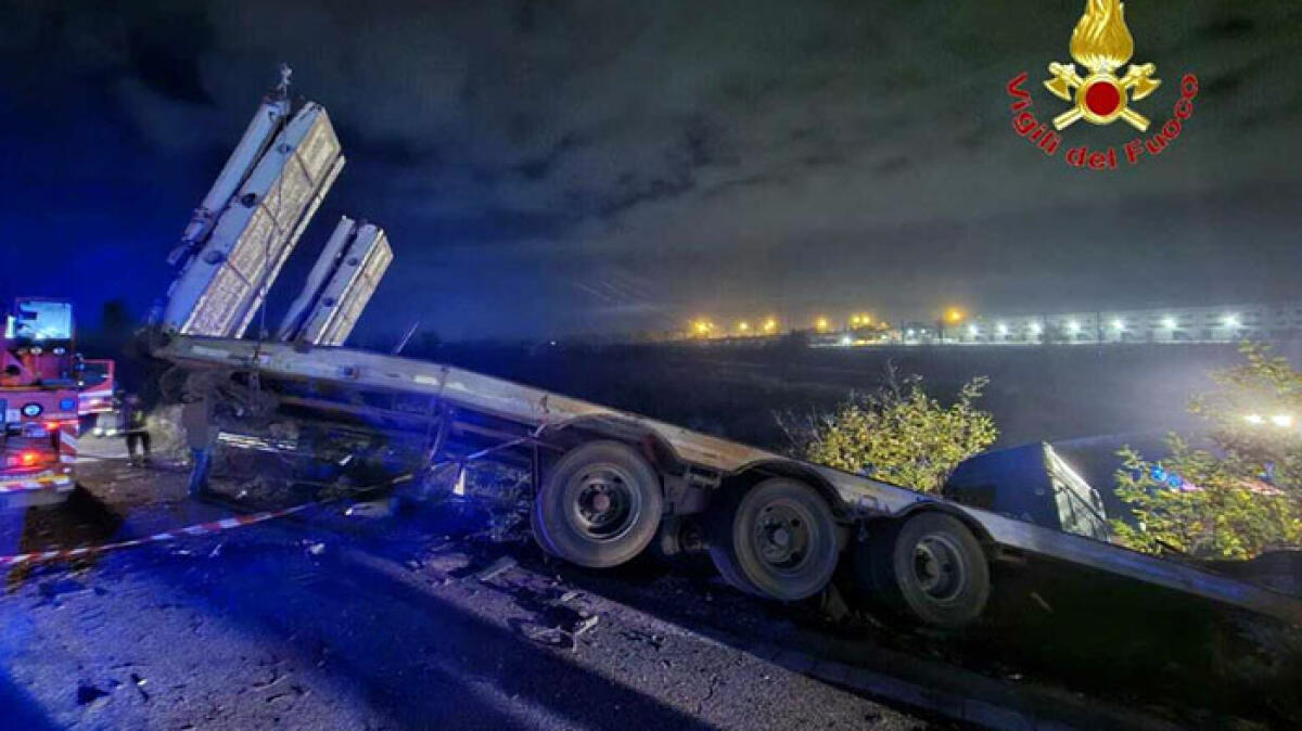 Camion nella scarpata, muore 29enne - 