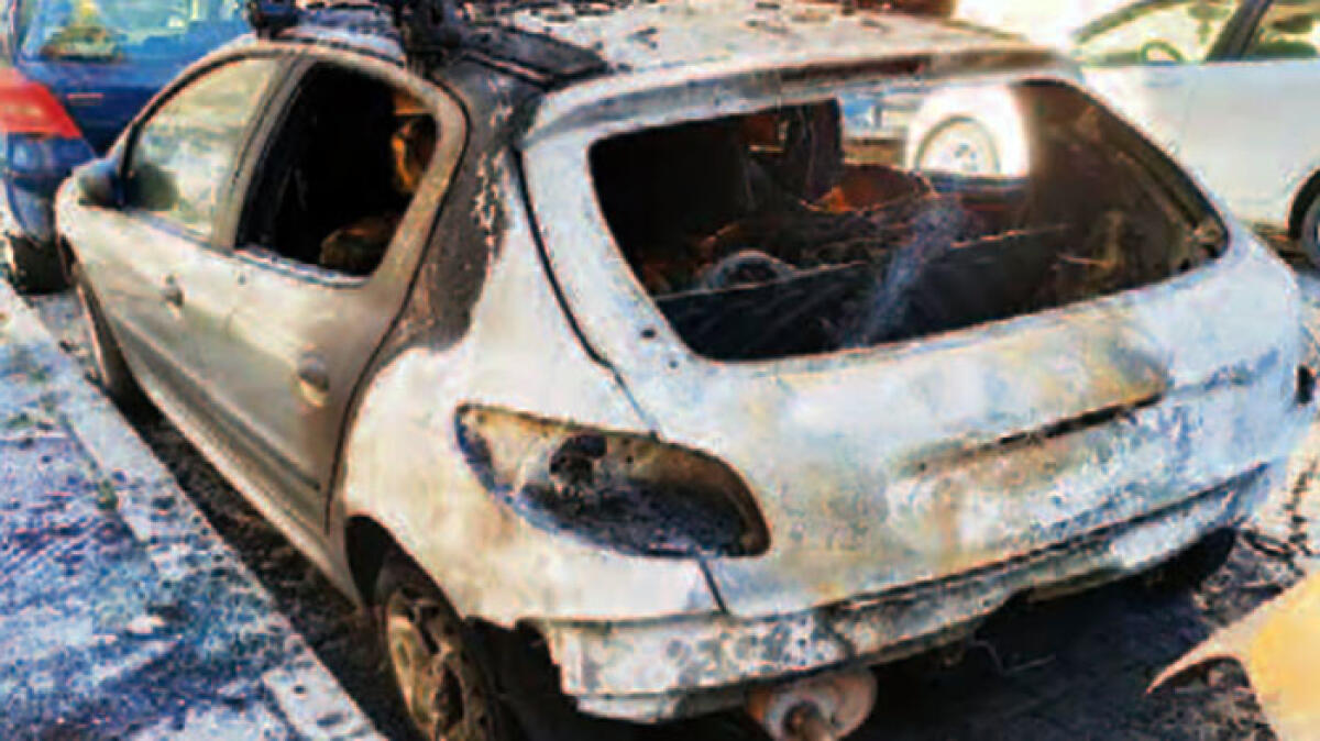 Rifiuti in fiamme, tre auto carbonizzate - 