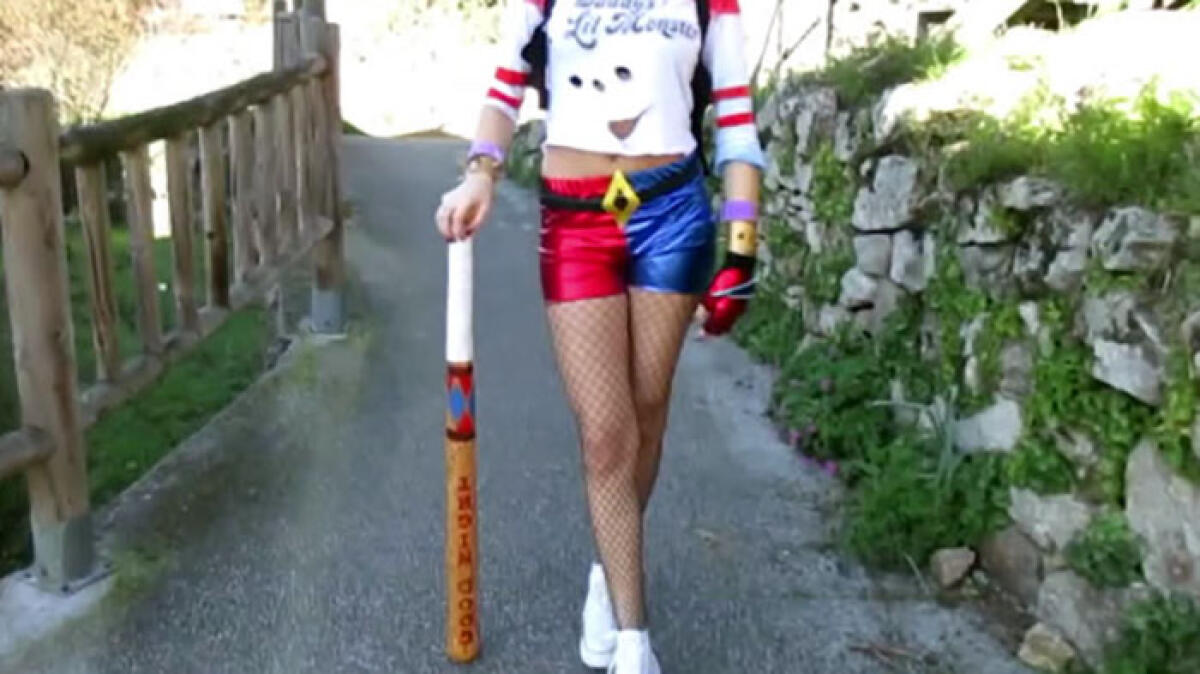 Armate e travestite da Harley Quinn, denunciate due ragazze - 