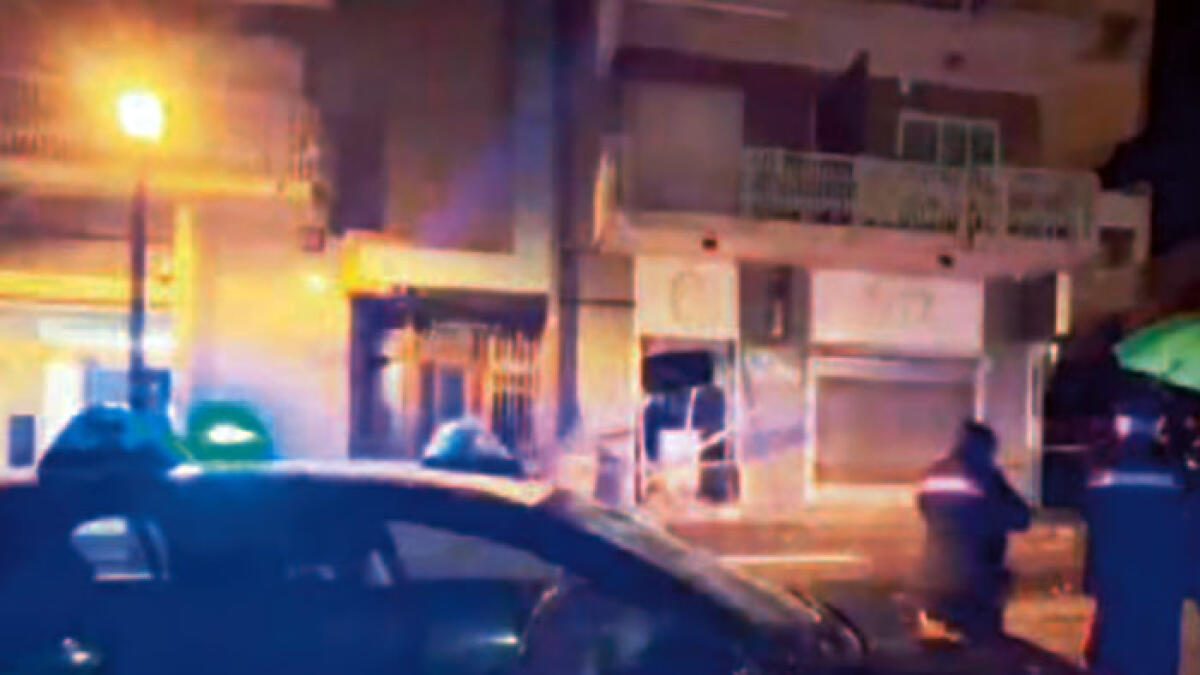 Bomba esplode contro noto bar - 