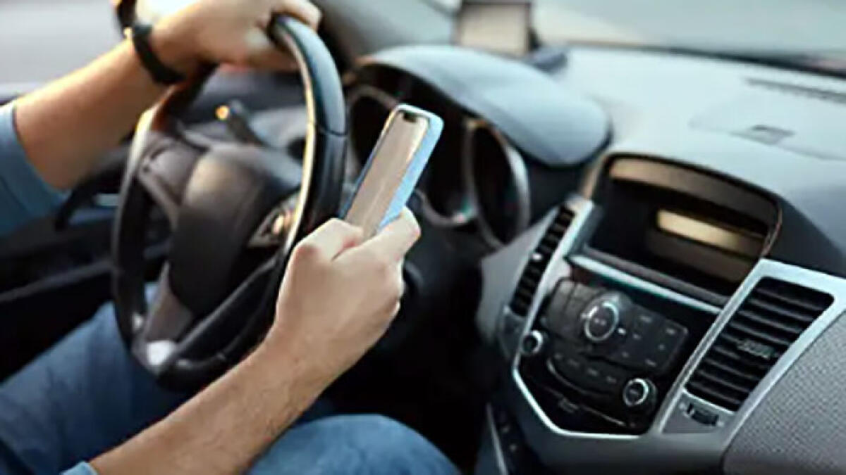 Nuovo Codice della Strada: maxi-multe per guida con telefono e alcol. Scatta il ritiro della patente - 