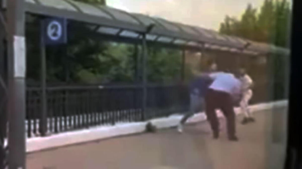 Senza biglietto, 19enne prende a pugni il capotreno della Circumvesuviana - 