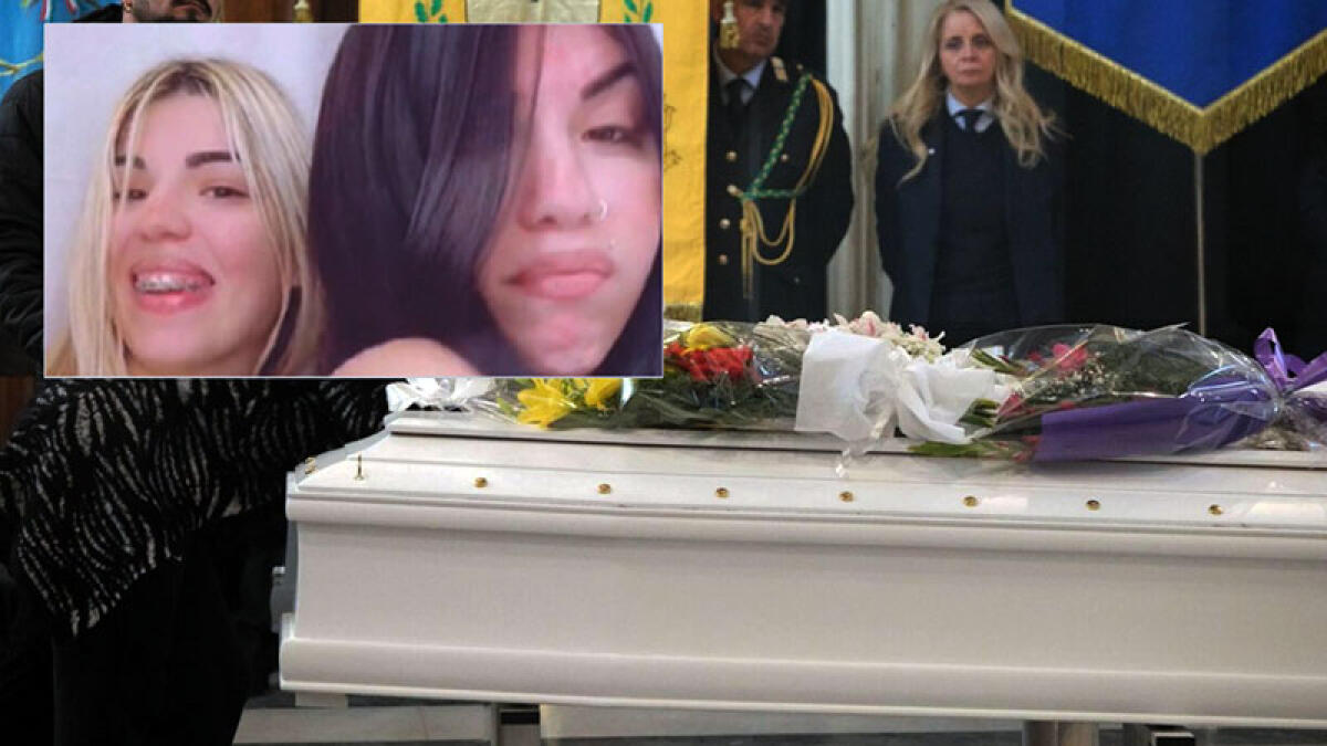Lacrime, rabbia e lutto cittadini ai funerali di Sara e Aurora - 