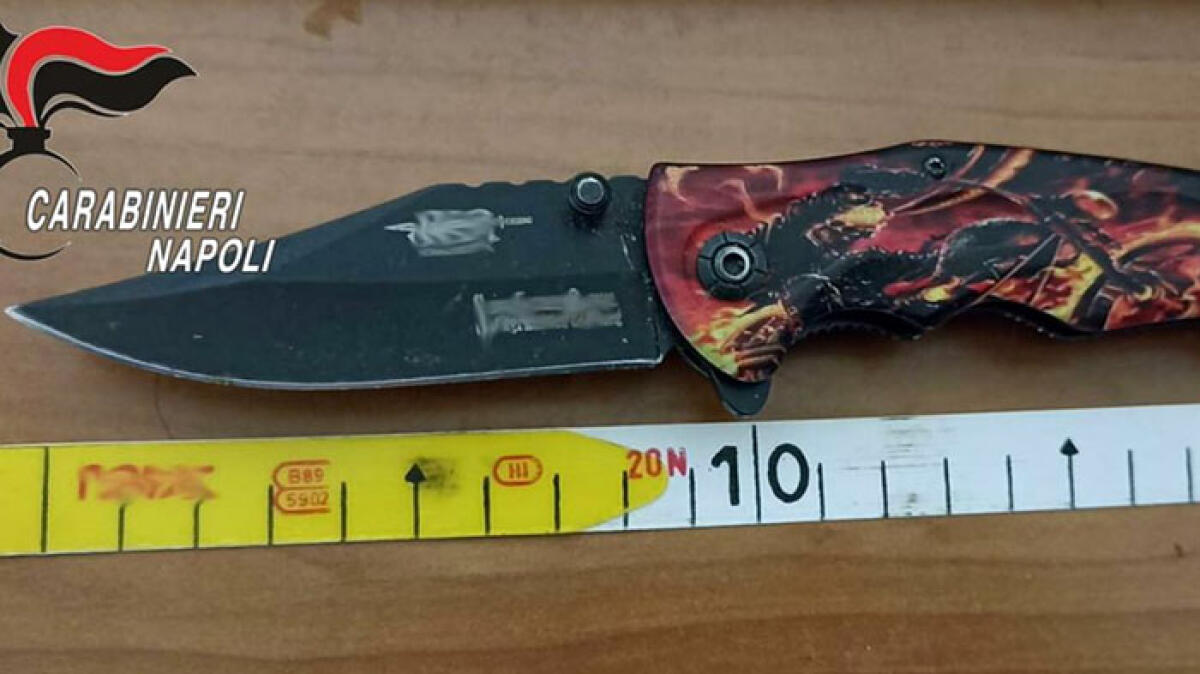 A 15 anni va in giro con un grosso coltello in tasca - 