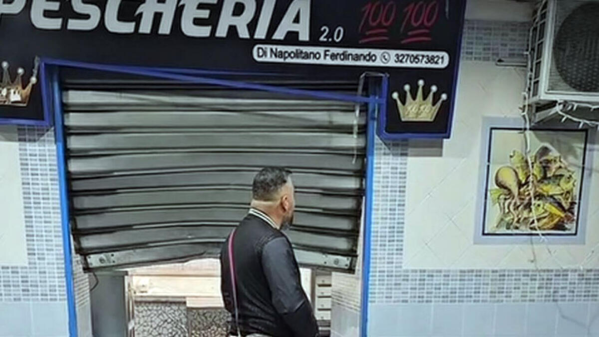 Esplode bomba davanti a una pescheria dei Paesi Vesuviani - 