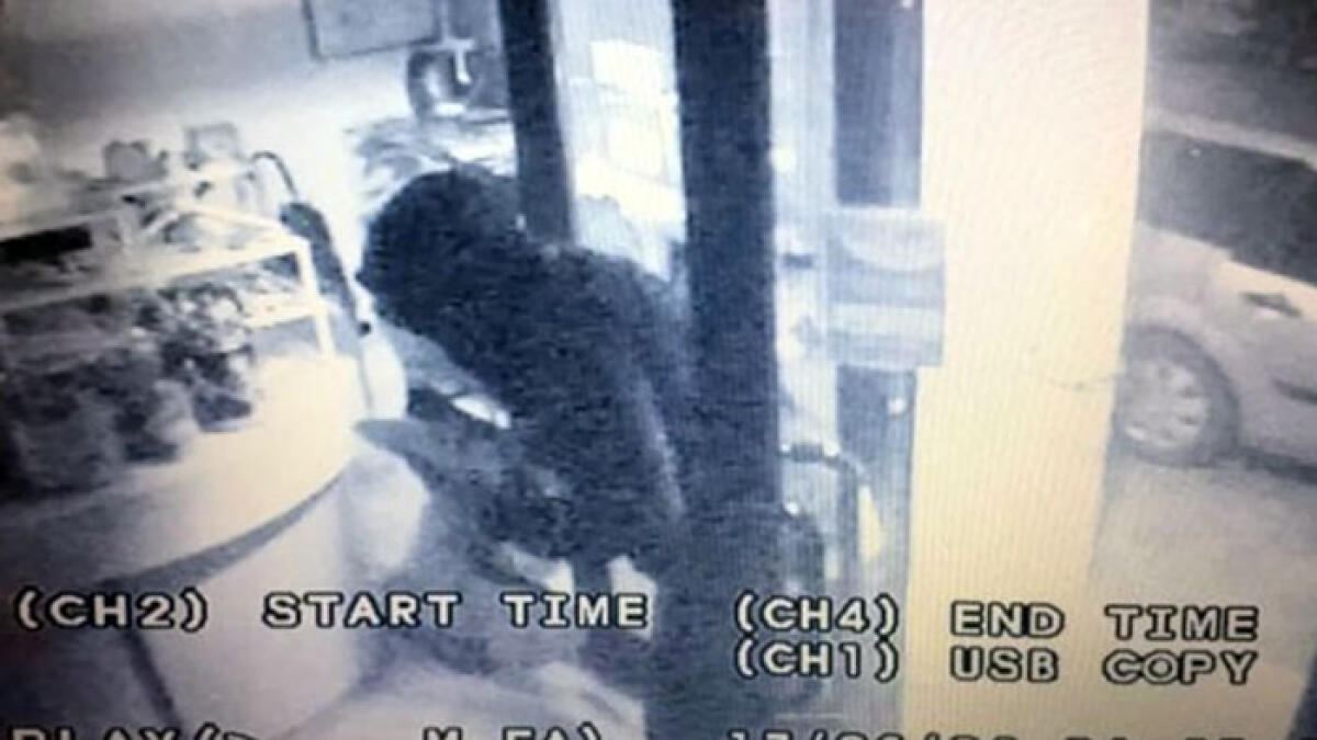 Colpo notturno in tabaccheria: bottino da 10mila euro - 