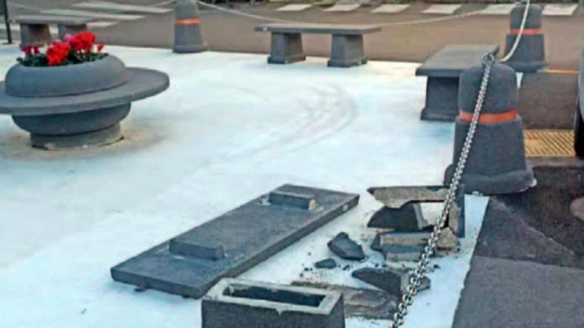 Distrutti gli arredi urbani sui Monti Lattari - 