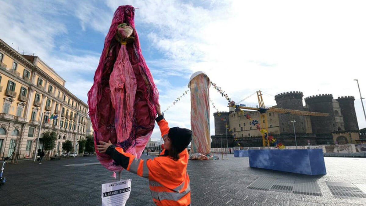Non bastava il Pulcinella di Pesce, ecco cosa arriva a Piazza Municipio - 