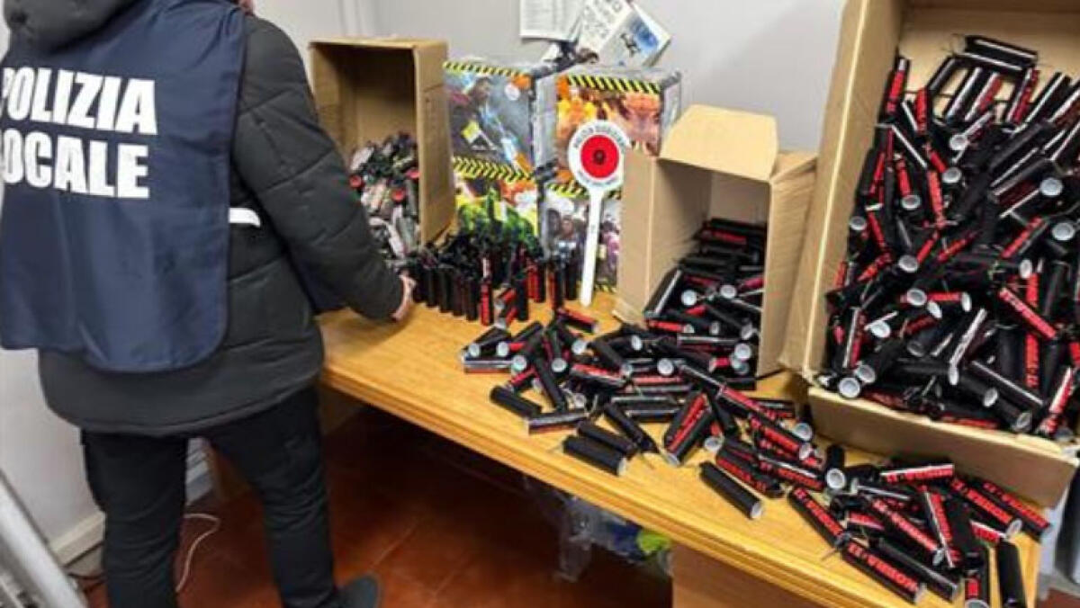 Trasportava 3000 botti illegali in auto - 