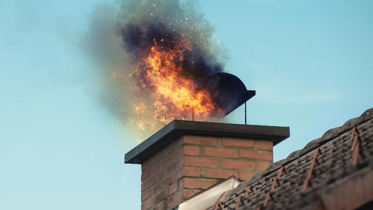 Va a fuoco la canna fumaria, famiglie evacuate - 