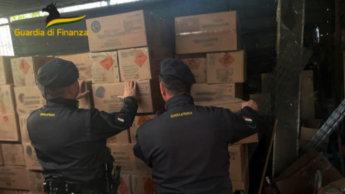 Due tonnellate di botti killer sequestrate a Sant'Anastasia e Mariglianella - 