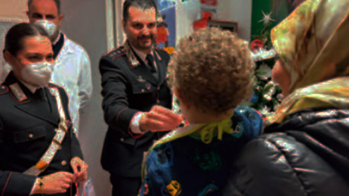 Giocattoli dai carabinieri per i bimbi ricoverati all'ospedale di Nola - 