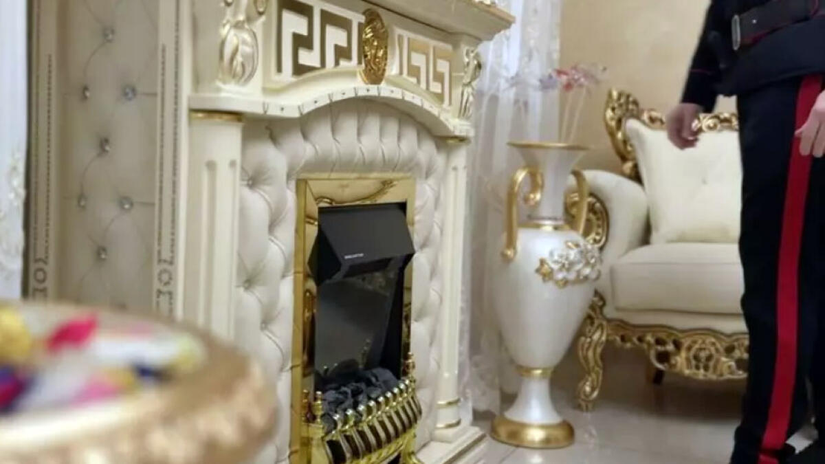 Rubinetti d'oro, quadri e statue nelle case popolari sgomberate - 