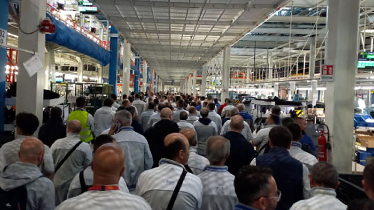 Stellantis, a Pomigliano 400 lavoratori a rischio licenziamento - 