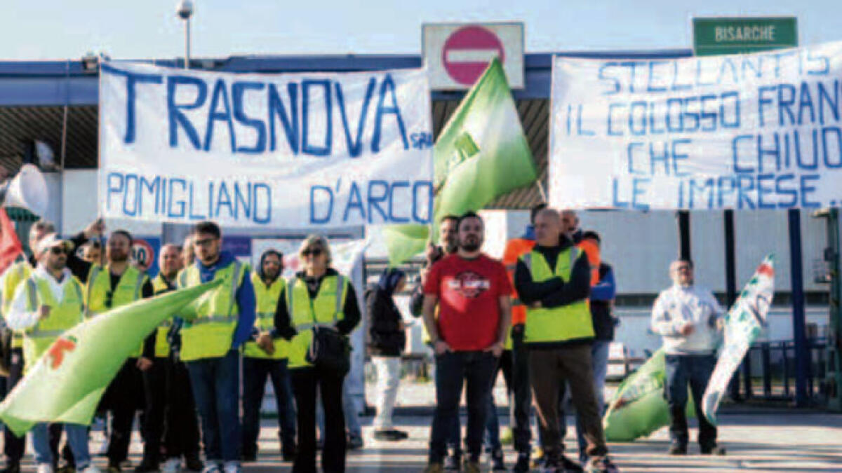 Stellantis Pomigliano, lettera di licenziamento per 97 lavoratori Trasnova - 