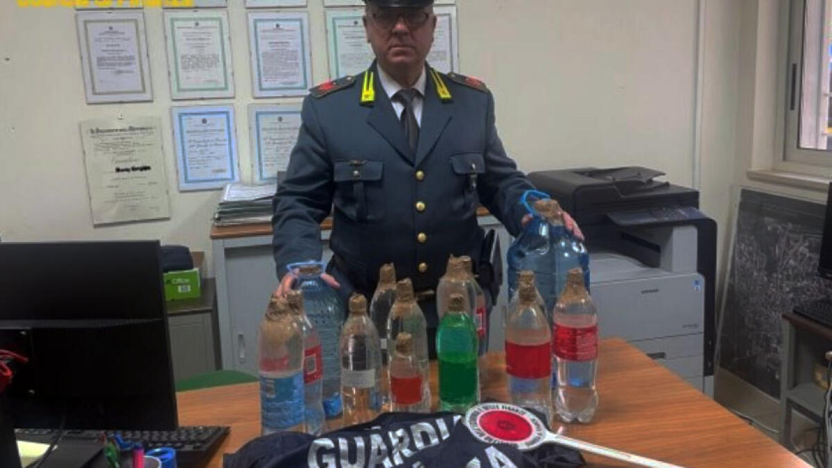 Arriva anche la grappa di contrabbando: scatta il sequestro - 