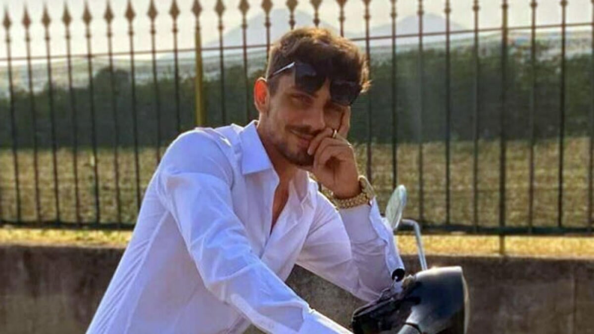 Funerali di Emanuele, lutto cittadino a Striano - 