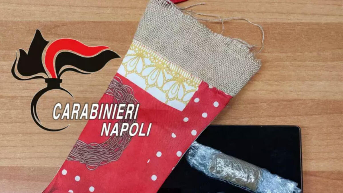 La droga è nascosta nella calza della Befana - 