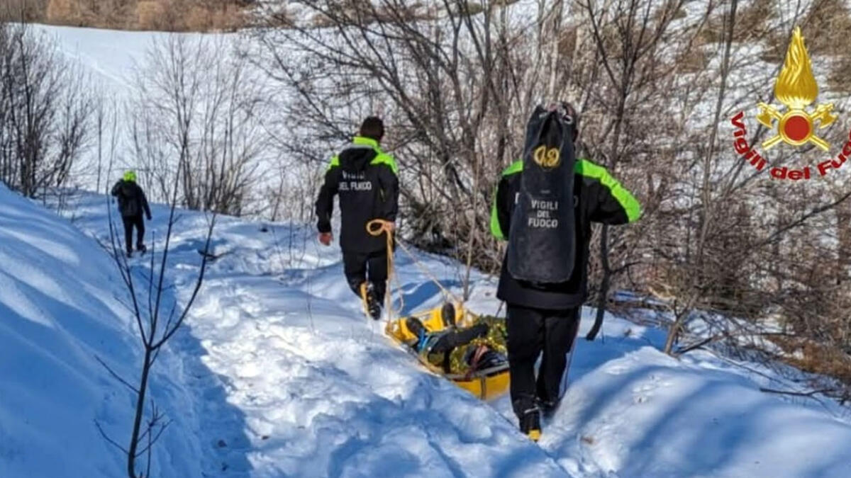 Ragazza napoletana di 18 anni cade sulla neve, necessario il trasporto al Cardarelli - 